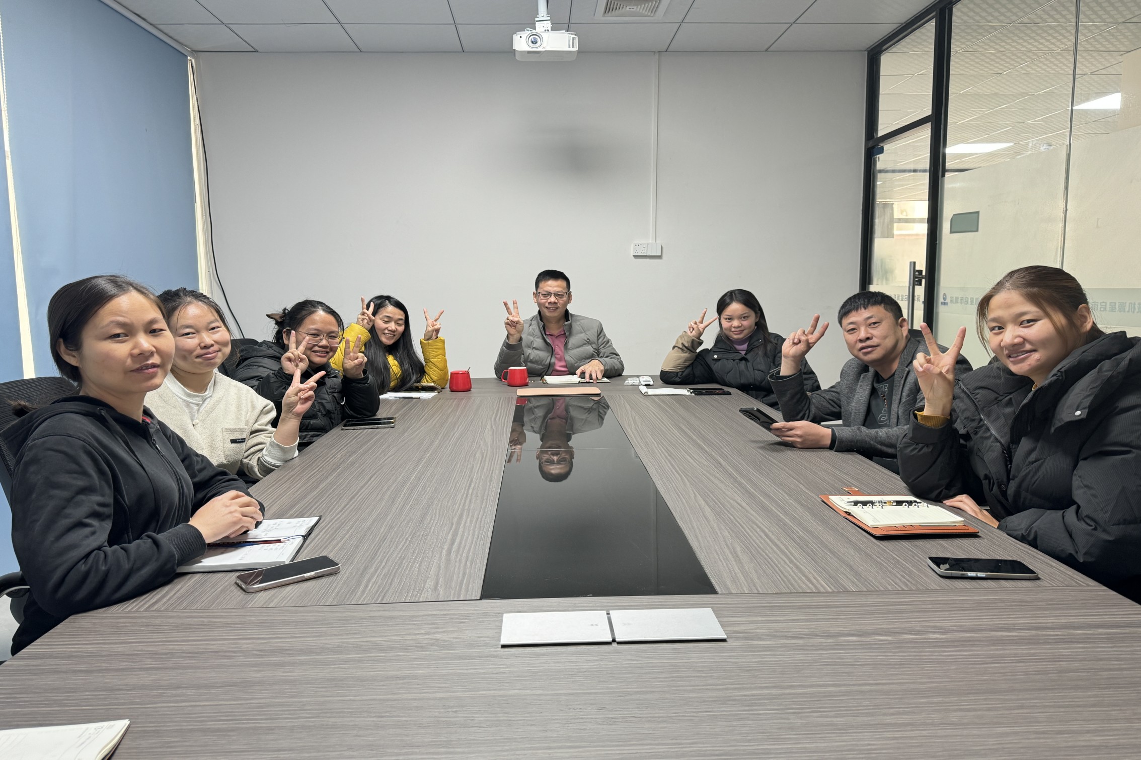 Η Shenzhen Qixingyuan Company κατέχει 2024 ετήσια συνοπτική συνάντηση, προσβλέπει στους στόχους της Πρωτοχρονιάς